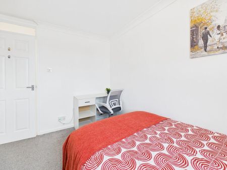 1 bedroom in a house share to rent - Photo 4