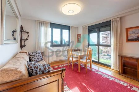 Alquiler de piso en Calle Jacinto Benavente - Photo 2