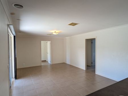 12 Georgina Street - Photo 2