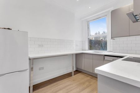 4 bedroom House To Let - Photo 3