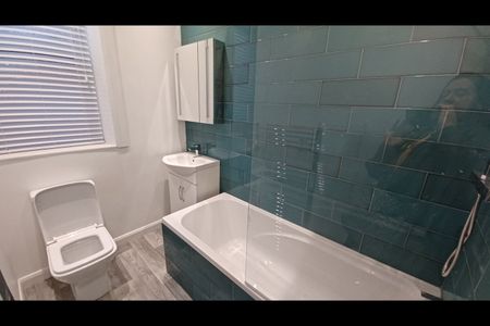2 Bed Flat, Warwick Drive, CH45 - Photo 4