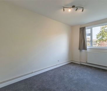 Chesterfield Court, Cranes Park, Surbiton, Surrey, KT5 flat to rent - Photo 3