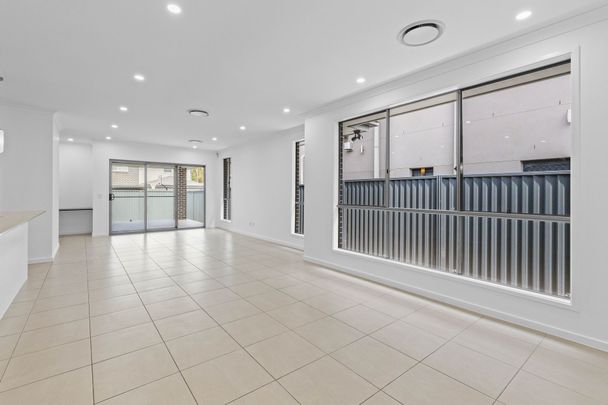 Modern family living in a premium leppington location! - Photo 1