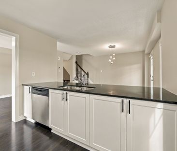 For Lease - 822 Maloja Way, Stittsville - Munster - Richmond, Ontario - Photo 3