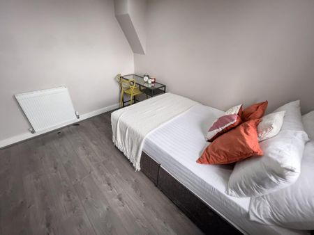 6 bedroom terraced house to rent - Photo 4