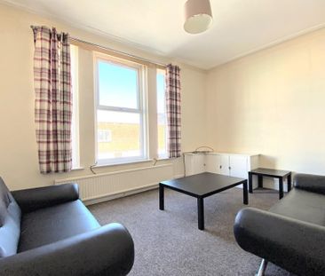 4 bedroom apartment to rent - Photo 3