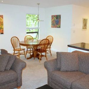 Newly Renovated Top Floor 2 Bedroom - Furnished in Kitsilano #491 - Photo 2