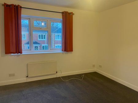 2 bedroom mid terrace to let - Photo 5