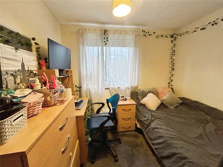 Nightingale Shott, Egham, Surrey, TW20 9SU - Photo 2