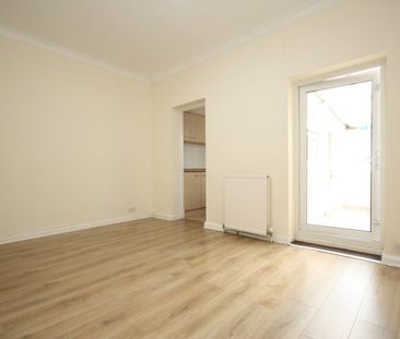 Courtenay Road, Woking - Photo 1