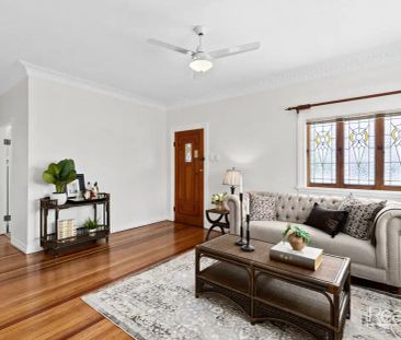 “STUNNING HOME IN PERFECT LOCATION” - Photo 2