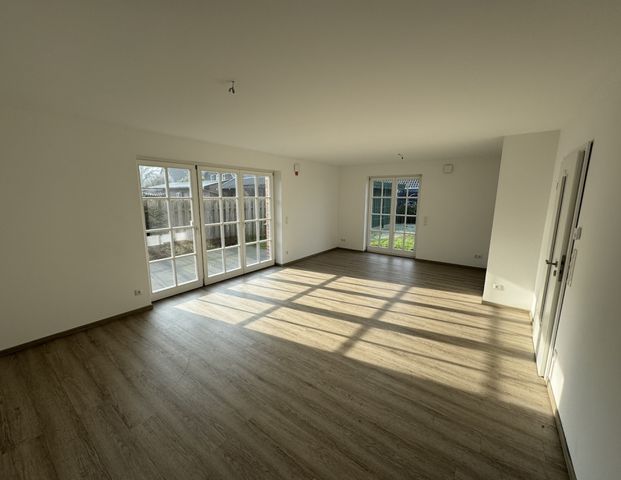 Hochwertige Doppelhaushälfte, 4 ZKB, 155 m2 WF/NF, 340 GS, Vollbad & Gäste-WC, Terrasse, Garten... - Foto 1