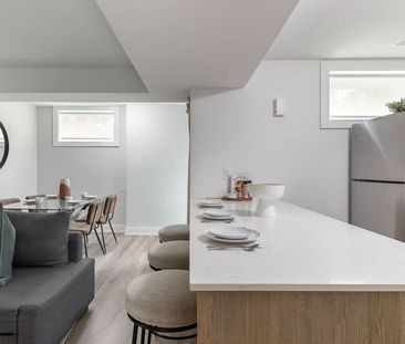 Bloor Street West - Photo 2