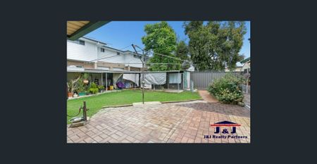 3 Bedroom Home with Double Car Garage – Lifestyle & Convenience in Werrington - Photo 2