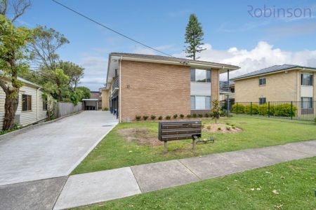 One bedroom well maintained unit a short walk to the beach and shops - Photo 2