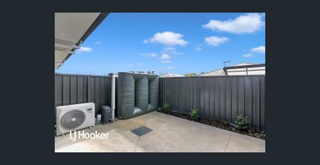 TRENDY TOWNHOUSE!!! READY TO MOVE IN!! - Photo 4