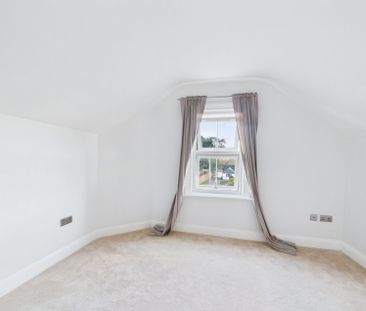 19 Cherry Orchard, Staines-Upon-Thames, Middlesex,TW18 - Photo 1