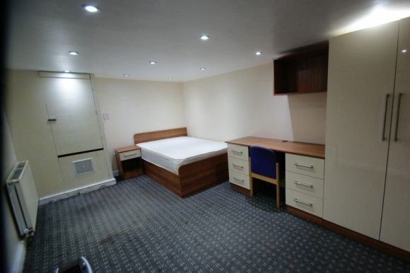 10 Bed - Kirkstall Lane, Headingley, Leeds - Photo 1