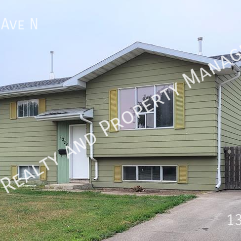 1226 12th Ave N, Regina, SK S4R 7W7 - Photo 1