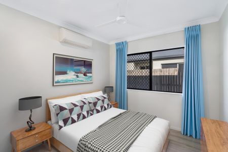 SPACIOUS FAMILY HOME IN SOUGHT AFTER LOCATION! - Photo 4