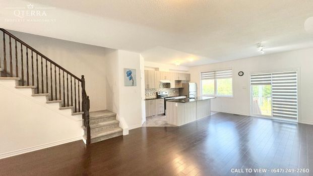 BEAUTIFUL 3-BEDROOM FREEHOLD TOWNHOUSE IN A TRANQUIL NEIGHBORHOOD - Photo 1