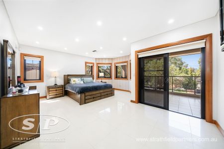 Immaculate Family Home in Prime Location - Photo 3