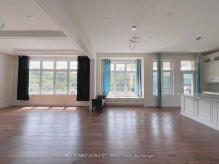 Detached Home For Lease | N9237784 - Photo 4