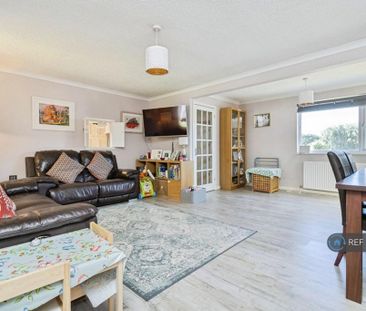 4 bedroom detached house to rent - Photo 1