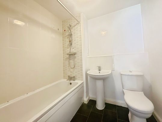 2 bedroom Apartment to let - Photo 1