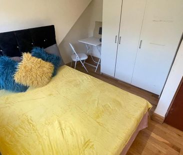 1 bedroom in a house share to rent - Photo 5