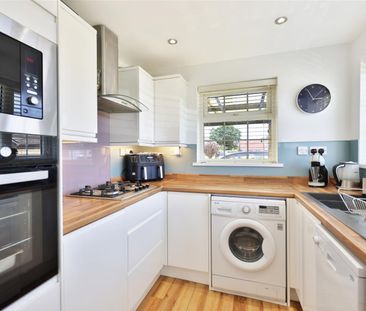 3 bedroom Bungalow To Let - Photo 5