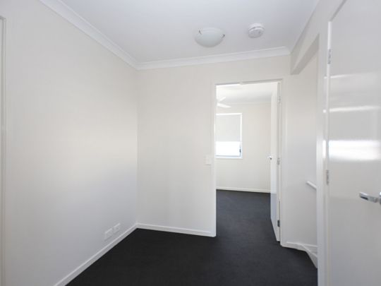 Modern 3-Bedroom Townhouse in Prime Ripley Location - Photo 1