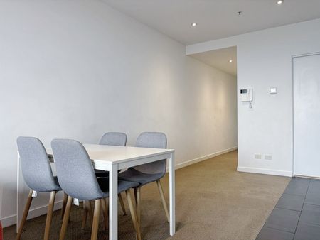 Furnished 2 Bedroom 2 Bathroom Apartment in CBD, With AC in both rooms - Photo 2