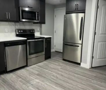 2 Bedroom + Den & 1 Bath -Legal Suite with Wifi Included | Cityside... - Photo 1