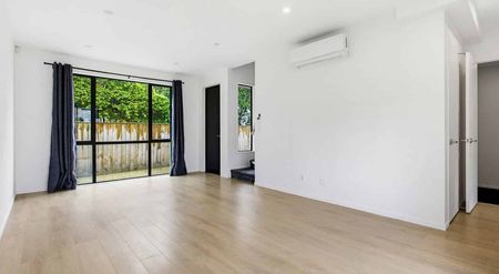 Stylish 4 Bedroom Home in Mt. Wellington - Photo 2