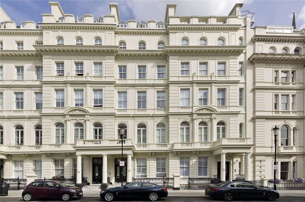 An impressive two bedroom duplex flat occupying the raised ground and lower ground floors of a Victorian house on Lancaster Gate. - Photo 1