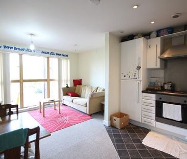 2 bedroom flat to rent - Photo 6
