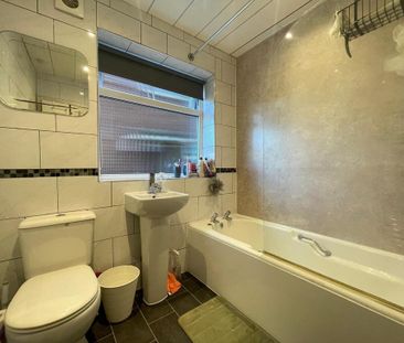 3 bedroom flat to rent - Photo 5