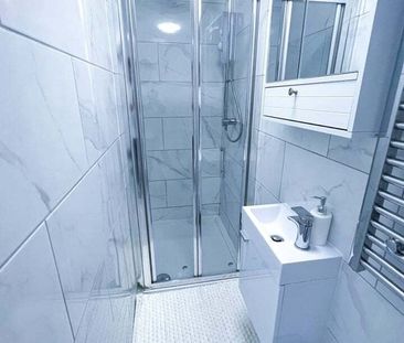 Studio Flat, Woodford Avenue, IG2 - Photo 2