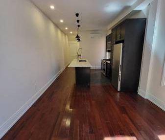 2 bed 1 bath - Renovated Victorian Triplex - Photo 1