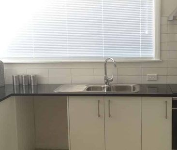 Charming 3BR Family Home in Manurewa - Photo 2