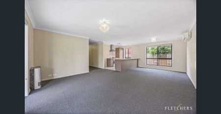 Great 4 Bedroom, 2 Bathroom Home - Photo 2