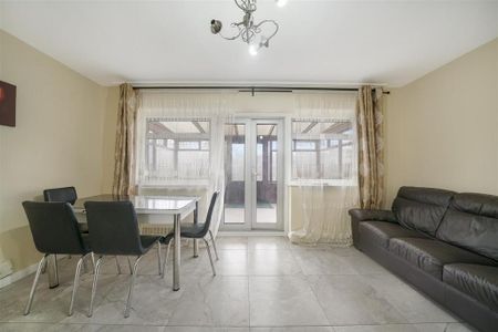 3 bedroom detached house to rent - Photo 3