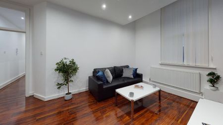 3 bedroom flat to rent - Photo 3