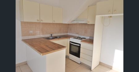 Affordable Townhouse in convenient location - Photo 2