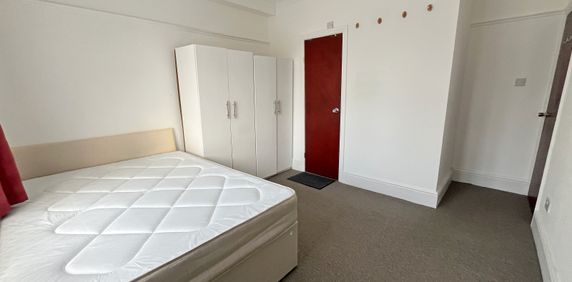 TW7, Isleworth - Photo 2