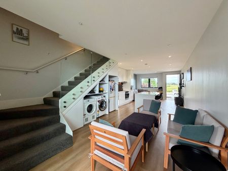 39 Otuwairoa Esplanade, Papakura, Auckland - Photo 2