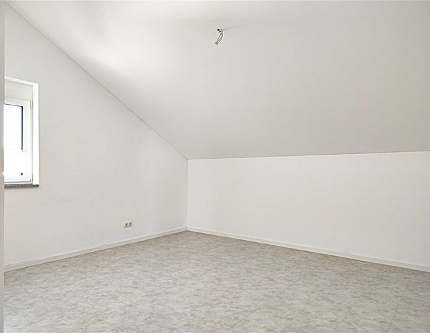 Moderne Dachgeschosswohnung mit schönem Ausblick - Foto 1