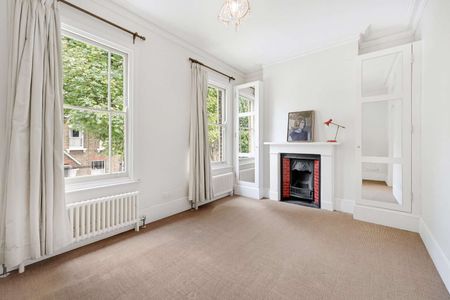 Three bed house located in the Shaftsbury Estate, Battersea - Photo 2