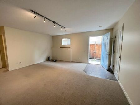 June 1: 2 bedroom, 1 bath walkout suite – Upper Mission - Photo 2